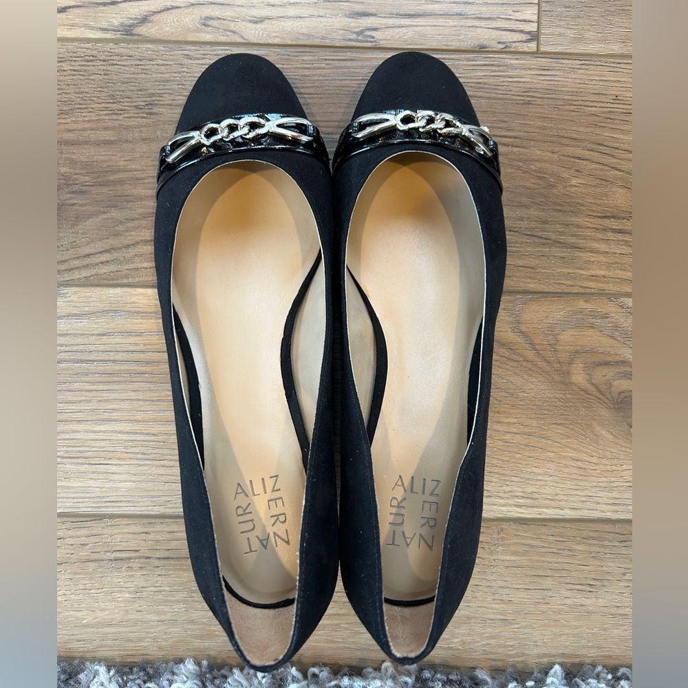 Naturalizer Womens ‘Poppy’ almond toe pump w/ silver chain link NEW size 10 Wide